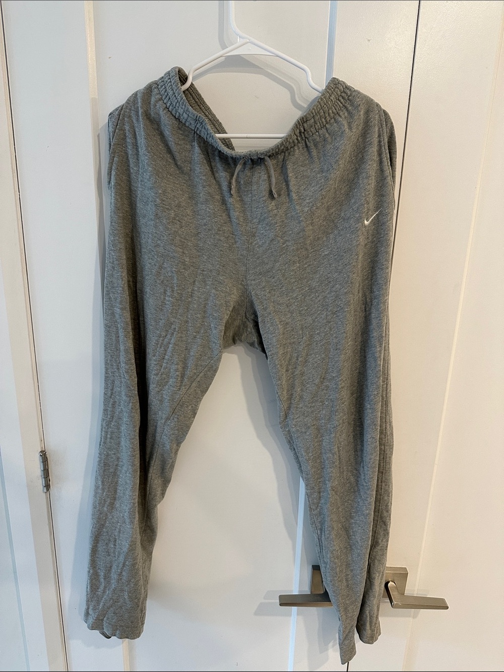Nike Men's Gray Sweatpants - Comfortable Everyday Bottoms - Size M